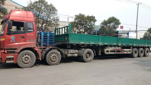 偉博物流貨運(yùn)卡車